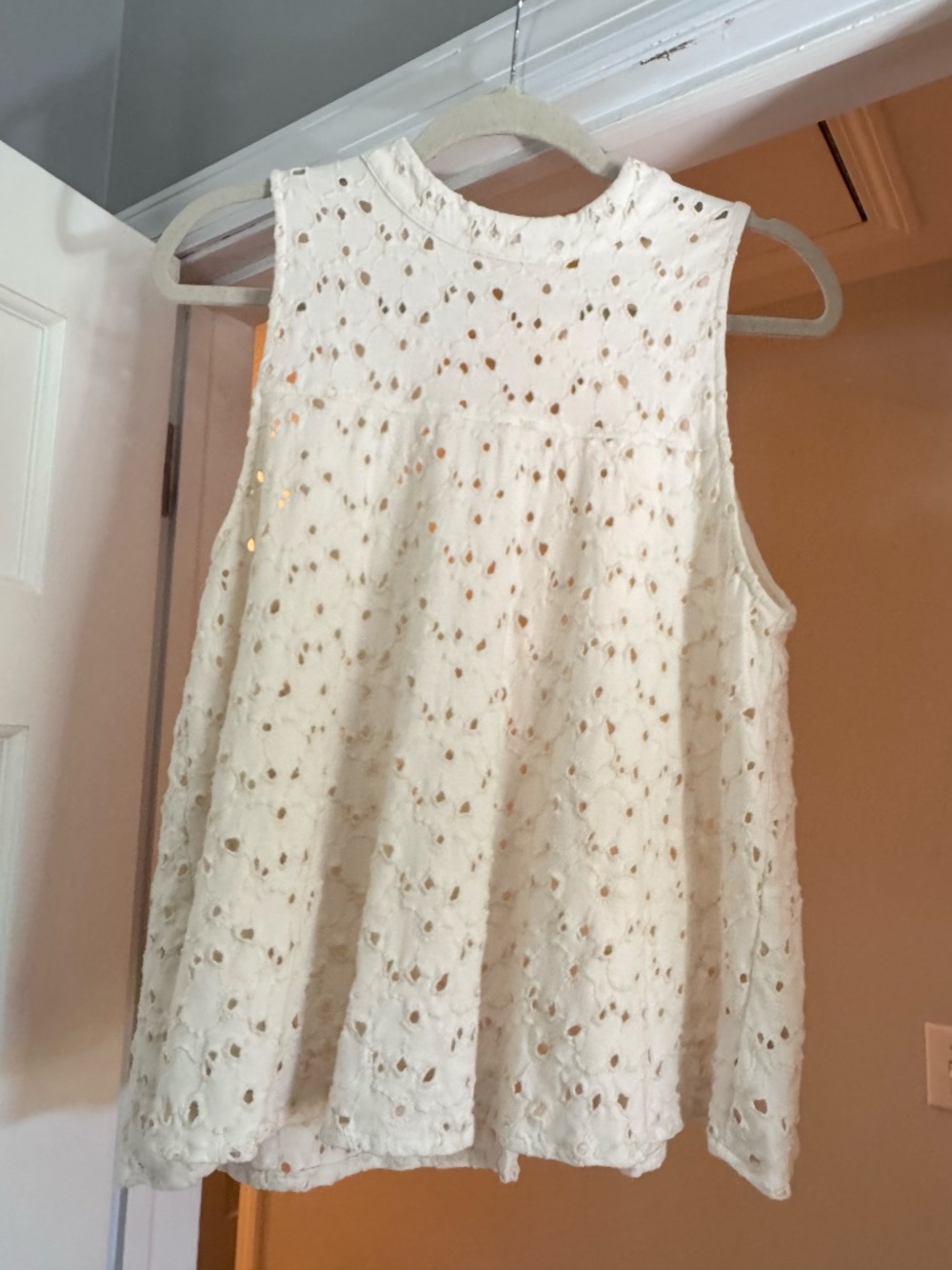 Free People Ivory Floral Eyelet Keyhole Button Back Top Medium - Picture 2 of 9